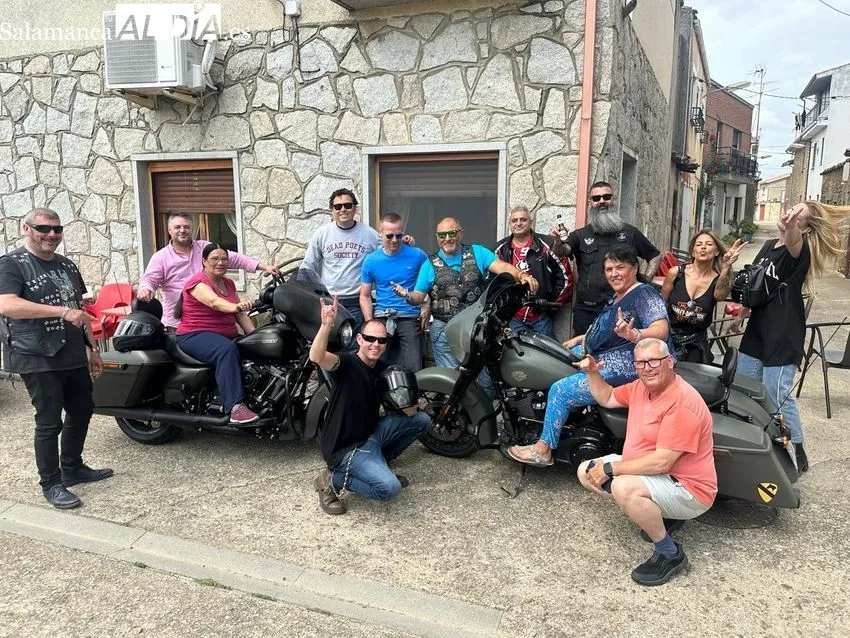 Grupo de moteros 'influencers' y empresarios relacionados con el turismo  