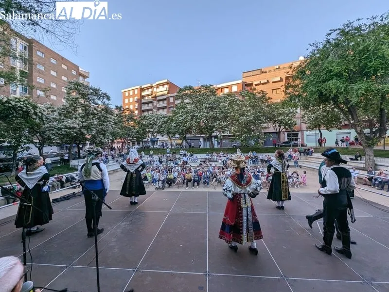 Clausura de la Feria de Asociaciones con la actuación del Grupo Surco en el Parque Picasso de Salamanca. Fotos: David Sañudo.