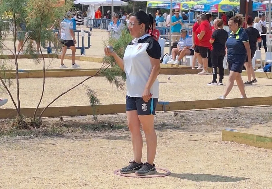 Foto 3 - Thais Mart&iacute;n y Lorena S&aacute;nchez se proclaman campeonas regionales de clubes con Villares de la Reina