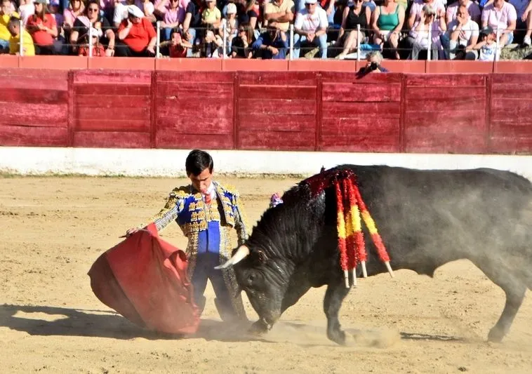 Foto 4 - El futuro triunfa en Ledesma: triple Puerta Grande