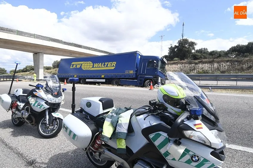 Camión sufre accidente en la A/62 a la altura de Fuentes de Oñoro/ Fotos: Adrián M.Pastor