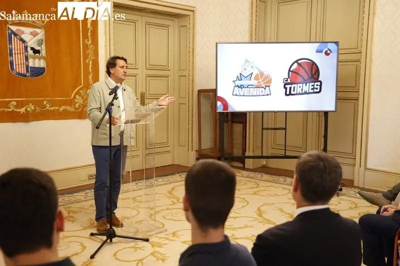 Presentación en el Ayuntamiento de Salamanca del acuerdo del CB Avenida con el CB Tormes