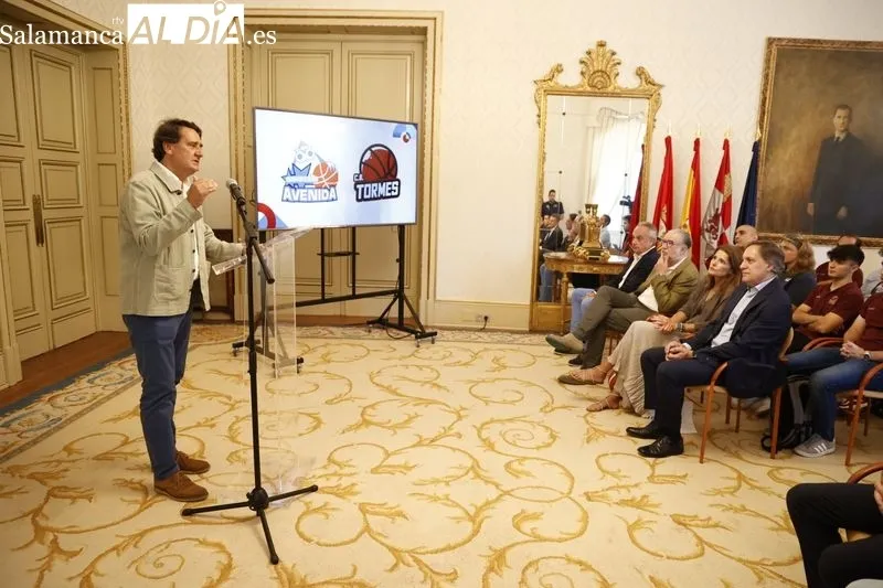 Presentación en el Ayuntamiento de Salamanca del acuerdo del CB Avenida con el CB Tormes