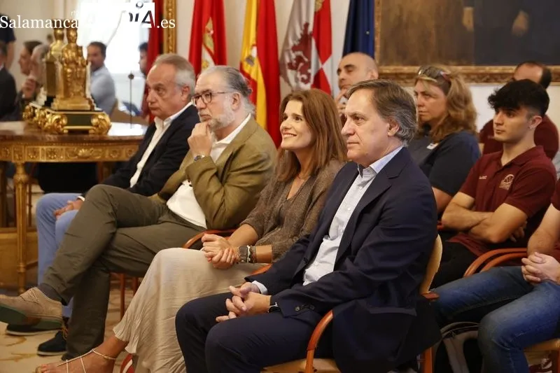 Presentación en el Ayuntamiento de Salamanca del acuerdo del CB Avenida con el CB Tormes