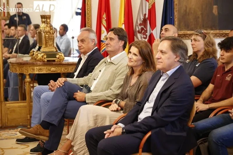 Presentación en el Ayuntamiento de Salamanca del acuerdo del CB Avenida con el CB Tormes