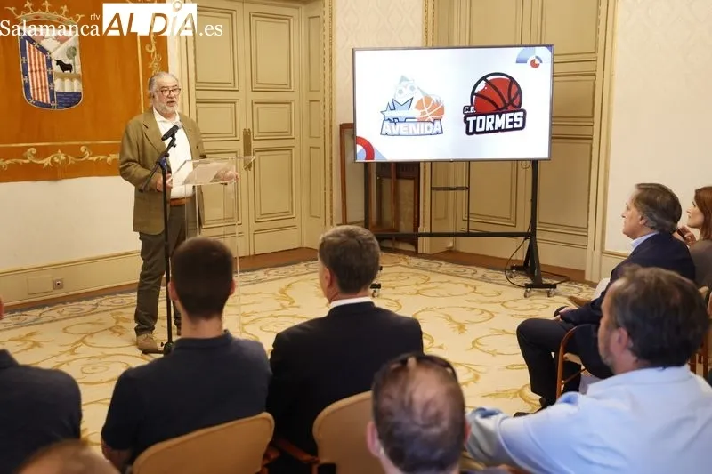 Presentación en el Ayuntamiento de Salamanca del acuerdo del CB Avenida con el CB Tormes