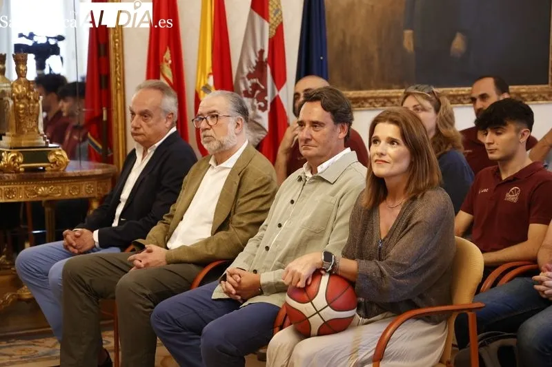 Presentación en el Ayuntamiento de Salamanca del acuerdo del CB Avenida con el CB Tormes