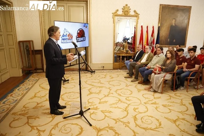 Presentación en el Ayuntamiento de Salamanca del acuerdo del CB Avenida con el CB Tormes
