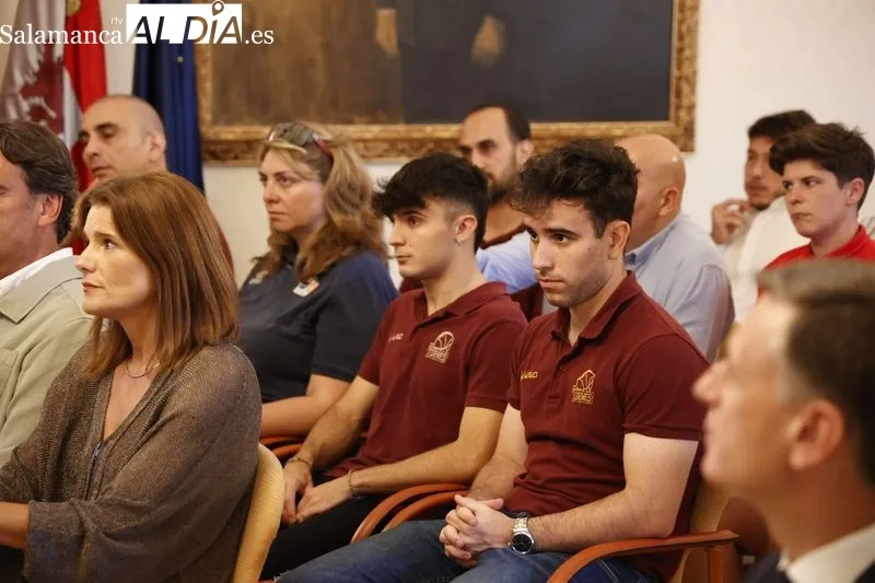 Presentación en el Ayuntamiento de Salamanca del acuerdo del CB Avenida con el CB Tormes