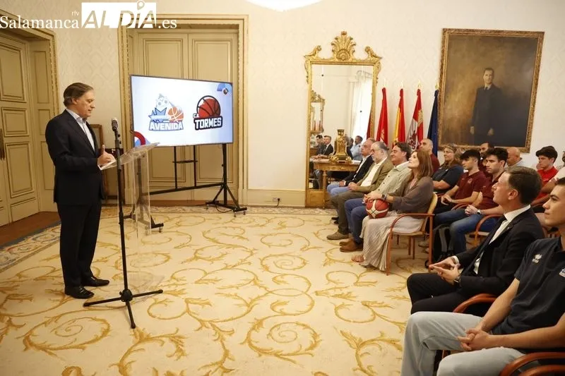 Presentación en el Ayuntamiento de Salamanca del acuerdo del CB Avenida con el CB Tormes