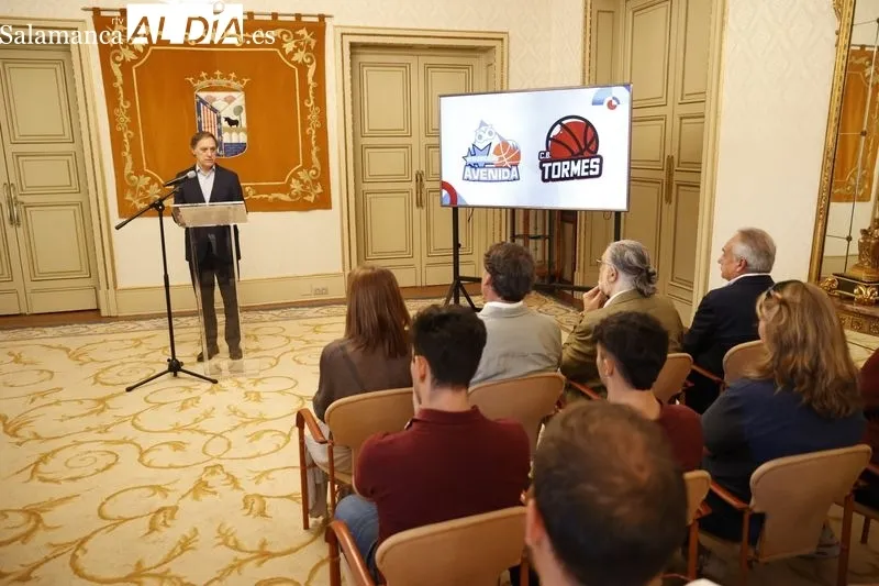 Presentación en el Ayuntamiento de Salamanca del acuerdo del CB Avenida con el CB Tormes