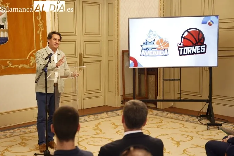 Presentación en el Ayuntamiento de Salamanca del acuerdo del CB Avenida con el CB Tormes