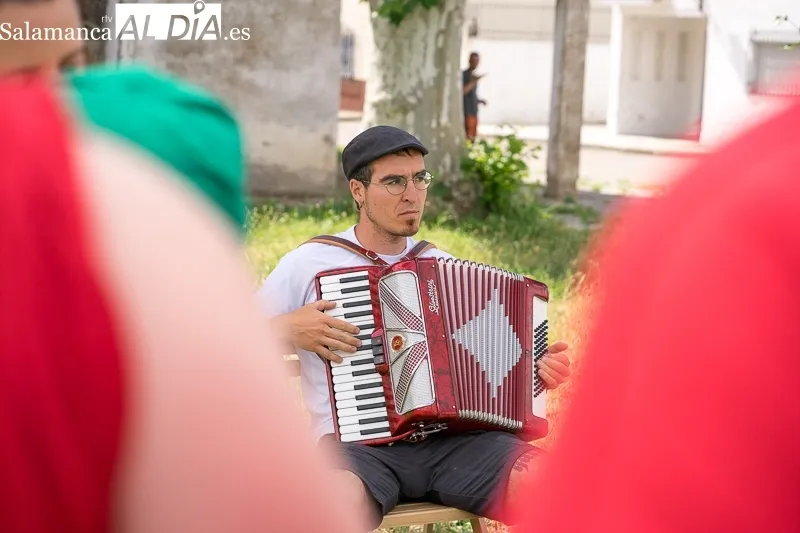 Foto 7 - M&uacute;sica, animaci&oacute;n y plantaci&oacute;n de &aacute;rboles en Torrej&oacute;n de Alba para fomentar el cuidado del Medio Ambiente