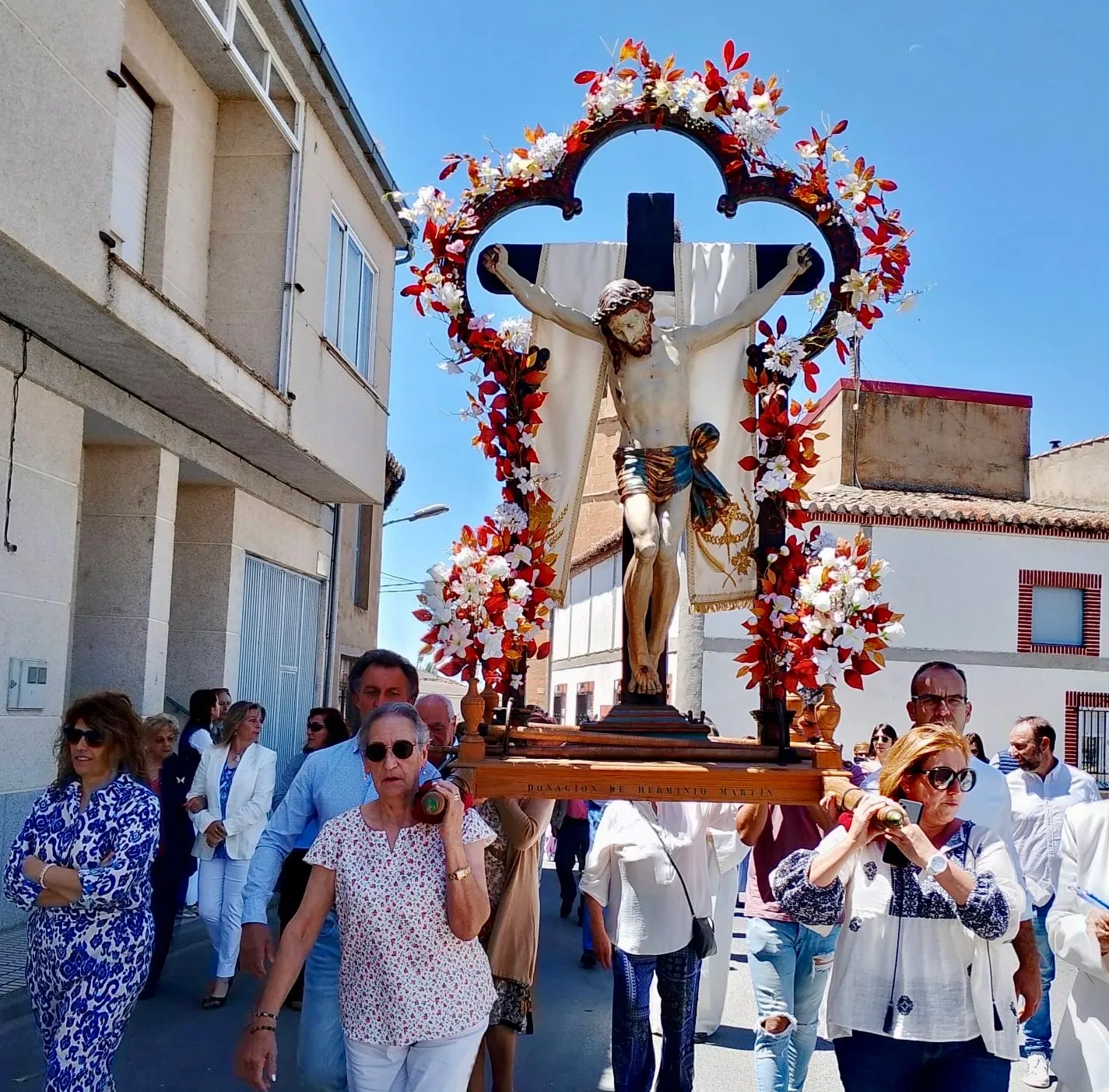 Foto 4 - El segundo remate de banzos del Santo Cristo de la Esperanza logra un nuevo &eacute;xito y recauda 312 euros