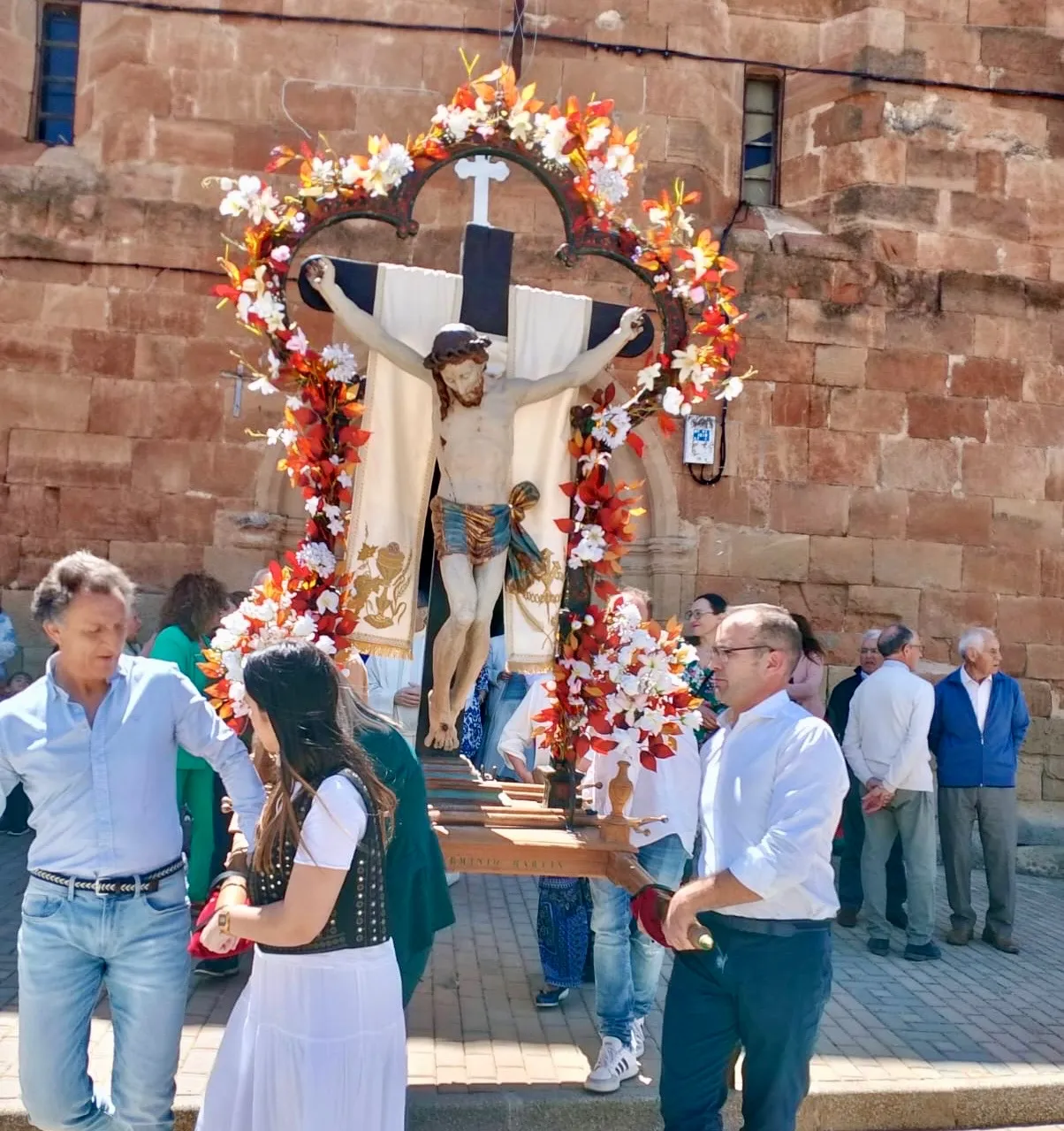 Foto 3 - El segundo remate de banzos del Santo Cristo de la Esperanza logra un nuevo &eacute;xito y recauda 312 euros