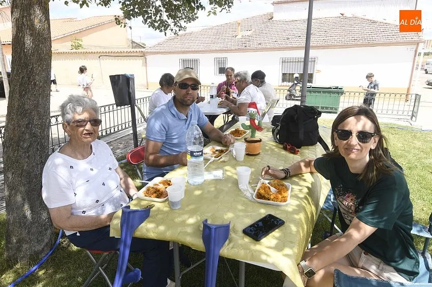 Comida popular por San Antonio en Martín de Yeltes / Fotos: Adrián M.Pastor