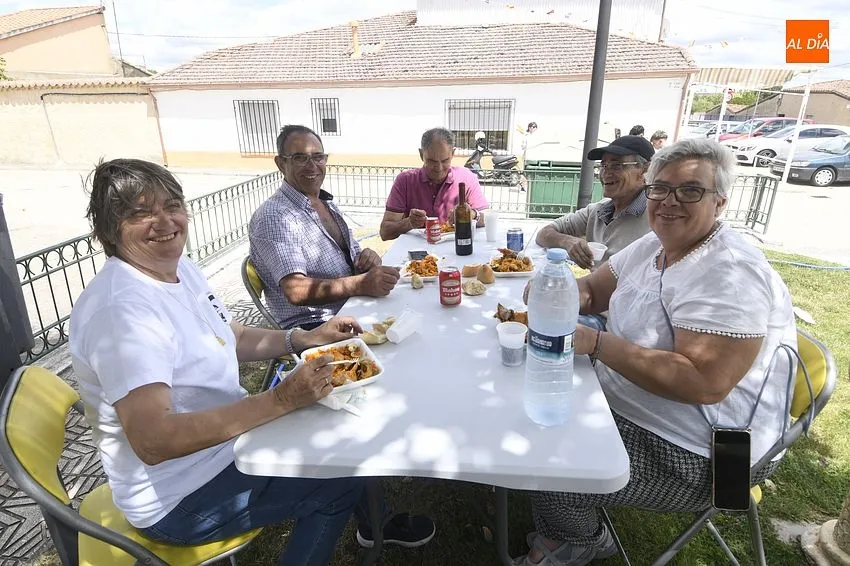 Comida popular por San Antonio en Martín de Yeltes / Fotos: Adrián M.Pastor