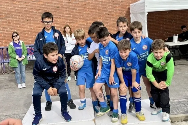 Foto 6 - El Lu&iacute;s Garc&iacute;a se convierte un a&ntilde;o m&aacute;s en la gran fiesta del deporte con el XI Torneo de F&uacute;tbol 7 
