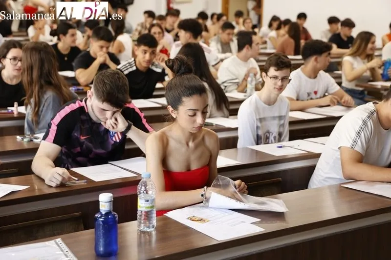 Primer examen de la EBAU 2024 en la Facultad de Ciencias de la USAL. Foto de David Sañudo
