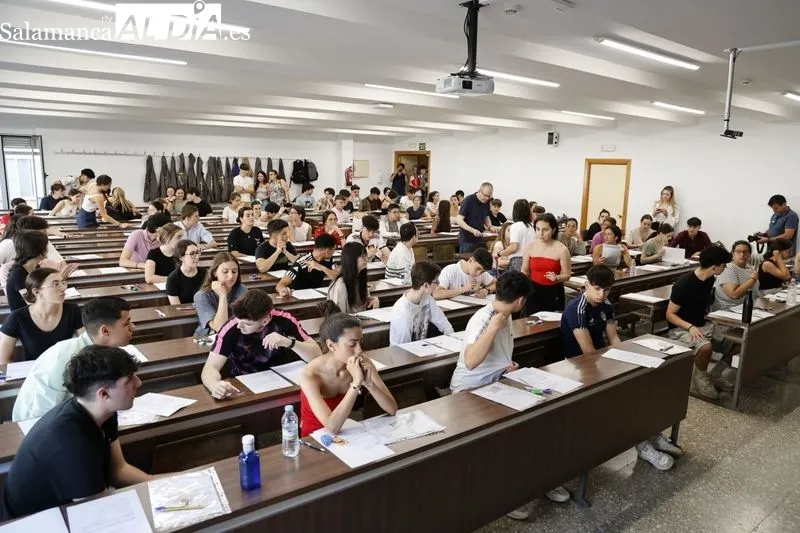 Primer examen de la EBAU 2024 en la Facultad de Ciencias de la USAL. Foto de David Sañudo