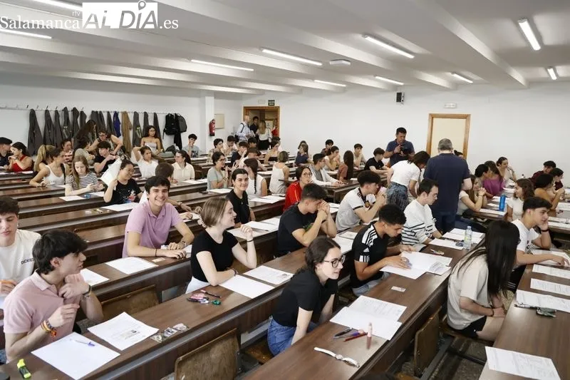 Primer examen de la EBAU 2024 en la Facultad de Ciencias de la USAL. Foto de David Sañudo