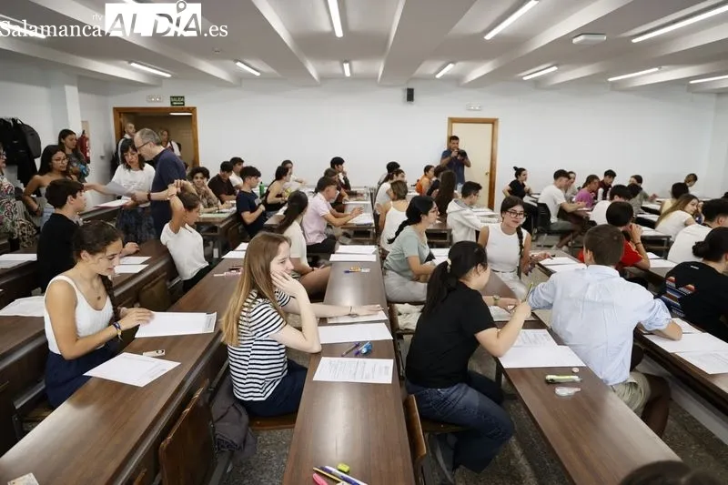 Primer examen de la EBAU 2024 en la Facultad de Ciencias de la USAL. Foto de David Sañudo