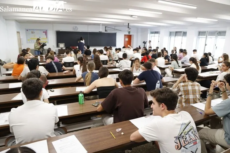 Primer examen de la EBAU 2024 en la Facultad de Ciencias de la USAL. Foto de David Sañudo