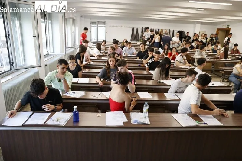 Primer examen de la EBAU 2024 en la Facultad de Ciencias de la USAL. Foto de David Sañudo