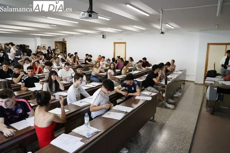 Primer examen de la EBAU 2024 en la Facultad de Ciencias de la USAL. Foto de David Sañudo
