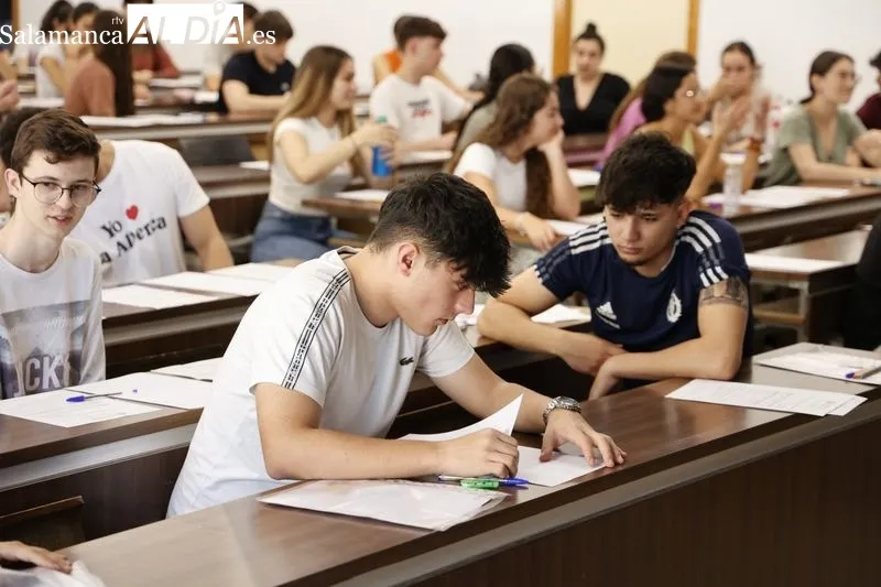 Primer examen de la EBAU 2024 en la Facultad de Ciencias de la USAL. Foto de David Sañudo