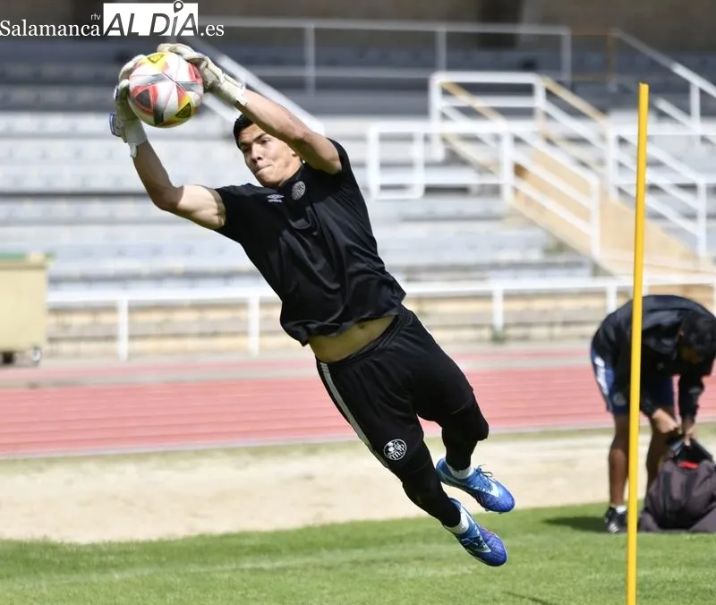 Entrenamiento del Salamanca UDS en las pistas del Helmántico