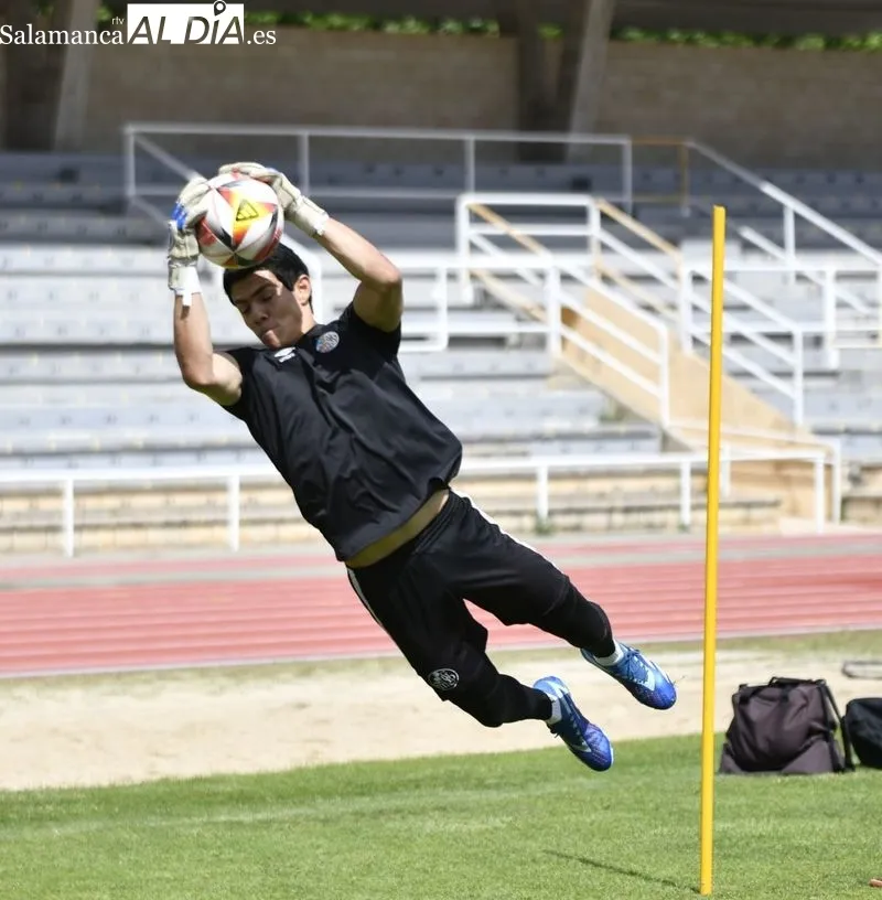 Entrenamiento del Salamanca UDS en las pistas del Helmántico