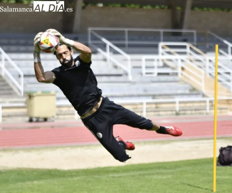 Entrenamiento del Salamanca UDS en las pistas del Helmántico