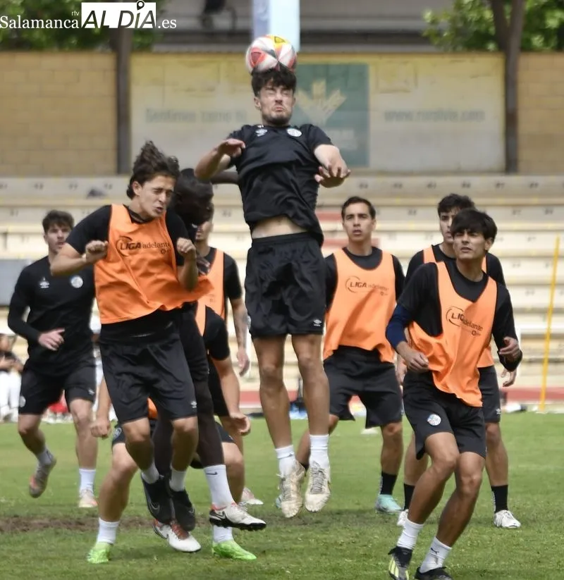 Entrenamiento del Salamanca UDS realizado este jueves en las pistas del Helmántico