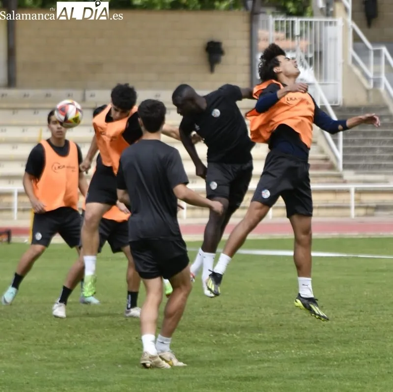 Entrenamiento del Salamanca UDS realizado este jueves en las pistas del Helmántico