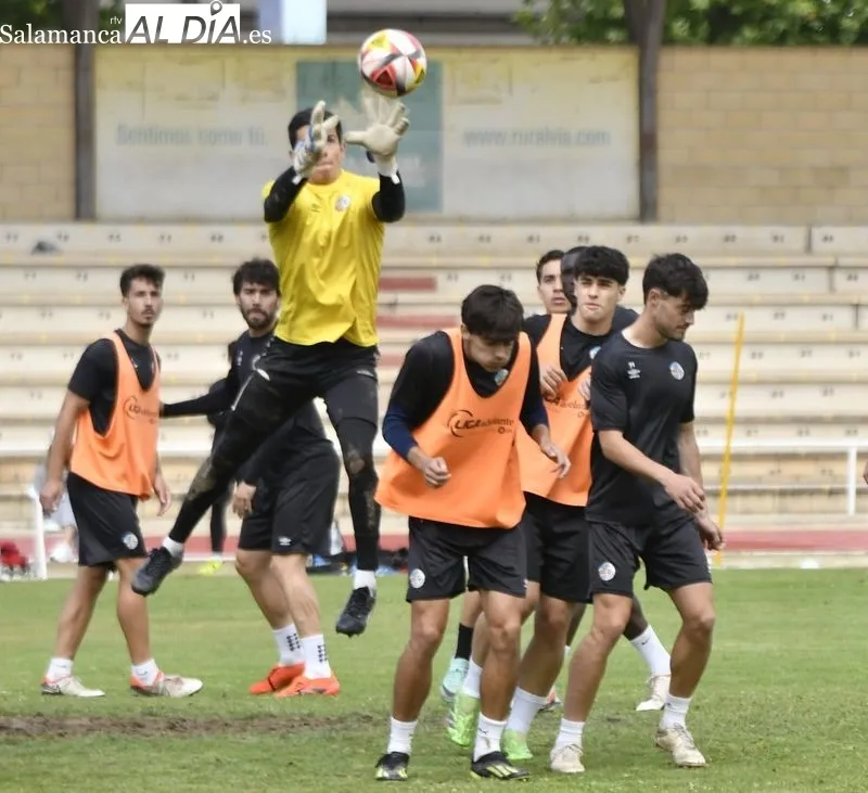 Entrenamiento del Salamanca UDS realizado este jueves en las pistas del Helmántico