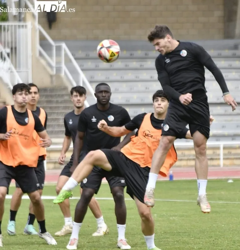 Entrenamiento del Salamanca UDS realizado este jueves en las pistas del Helmántico