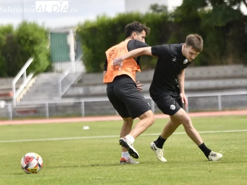Entrenamiento del Salamanca UDS realizado este jueves en las pistas del Helmántico