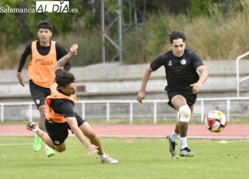 Entrenamiento del Salamanca UDS realizado este jueves en las pistas del Helmántico