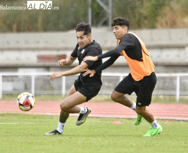 Entrenamiento del Salamanca UDS realizado este jueves en las pistas del Helmántico
