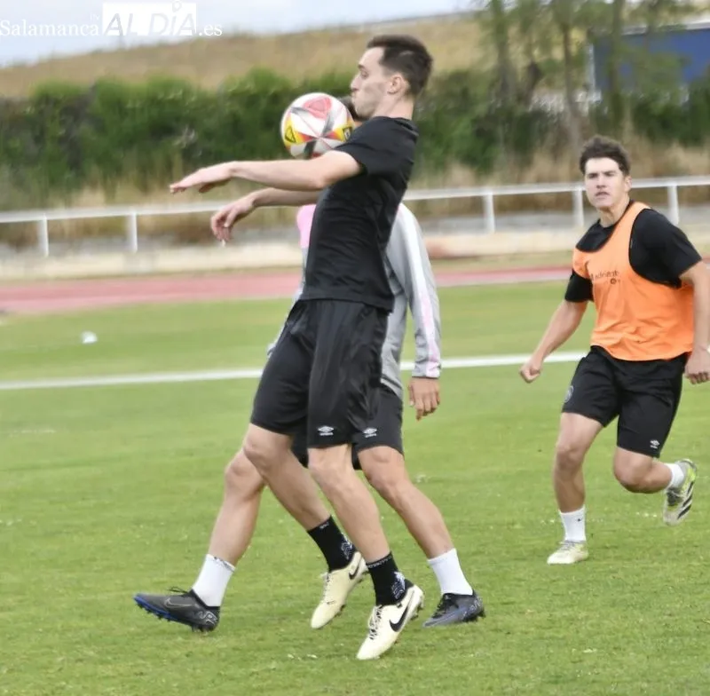 Entrenamiento del Salamanca UDS realizado este jueves en las pistas del Helmántico