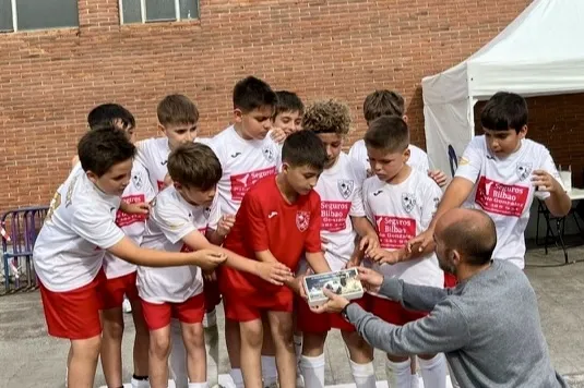 Foto 4 - El Lu&iacute;s Garc&iacute;a se convierte un a&ntilde;o m&aacute;s en la gran fiesta del deporte con el XI Torneo de F&uacute;tbol 7 