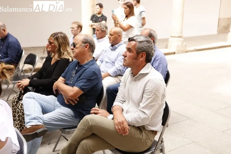 Presentación en el Palacio de la Salina de la corrida de toros benéfica a favor de La Fundación 'La Sonrisa de María'. Foto de David Sañudo