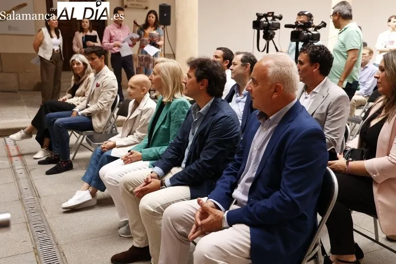 Presentación en el Palacio de la Salina de la corrida de toros benéfica a favor de La Fundación 'La Sonrisa de María'. Foto de David Sañudo