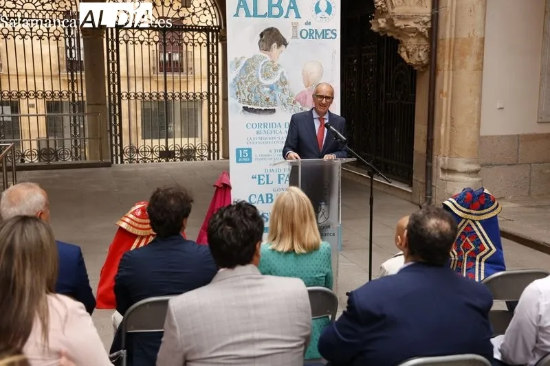 Presentación en el Palacio de la Salina de la corrida de toros benéfica a favor de La Fundación 'La Sonrisa de María'. Foto de David Sañudo