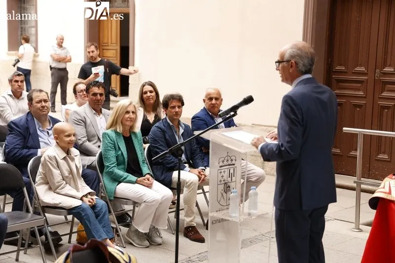 Presentación en el Palacio de la Salina de la corrida de toros benéfica a favor de La Fundación 'La Sonrisa de María'. Foto de David Sañudo