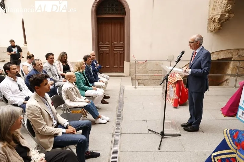 Presentación en el Palacio de la Salina de la corrida de toros benéfica a favor de La Fundación 'La Sonrisa de María'. Foto de David Sañudo