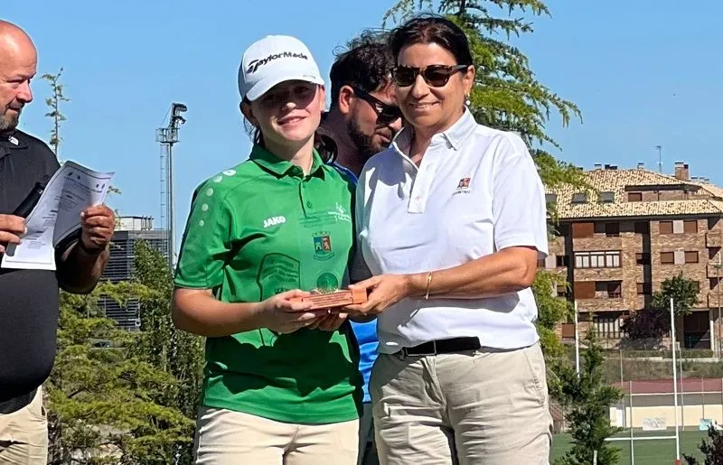 Diana Fraile, fue elegida como la mejor jugadora del torneo con uno bajo par del campo en la ronda individual de la mañana.