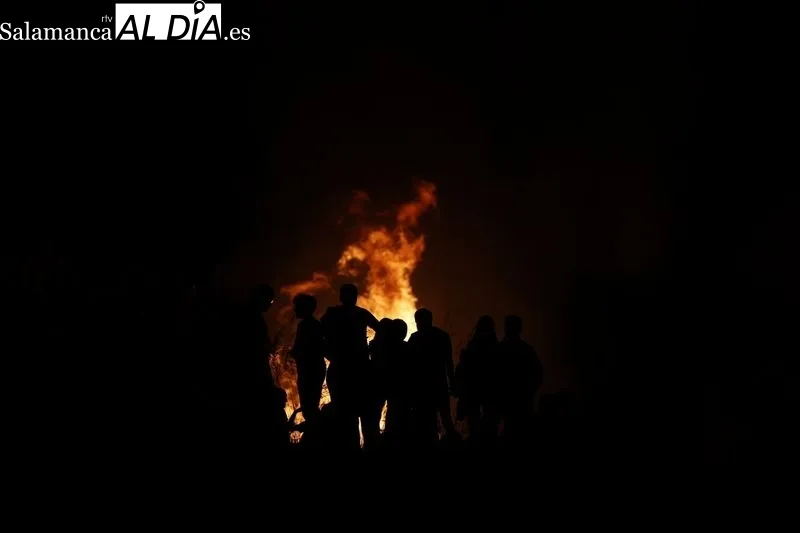 Hoguera de San Juan en Salamanca. Foto de David Sañudo