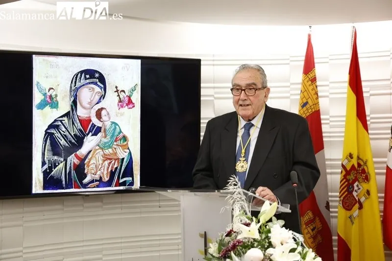 El Colegio de Médicos homenajea a 60 doctores jubilados el último año y distingue con la medalla de oro a Luis Jiménez y Felipe Rubio. Foto de David Sañudo